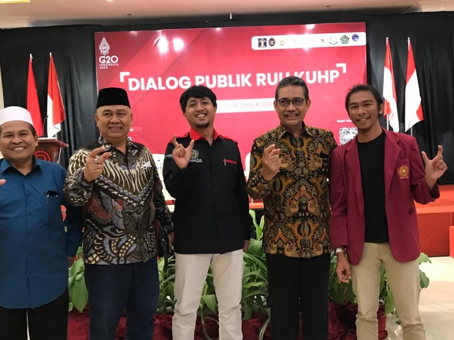 DOSEN DAN MAHASISWA FISHUM TERLIBAT DALAM DIALOG PUBLIK RUU KUHP